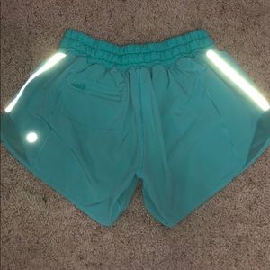original lululemon hotty hot shorts 2.5”